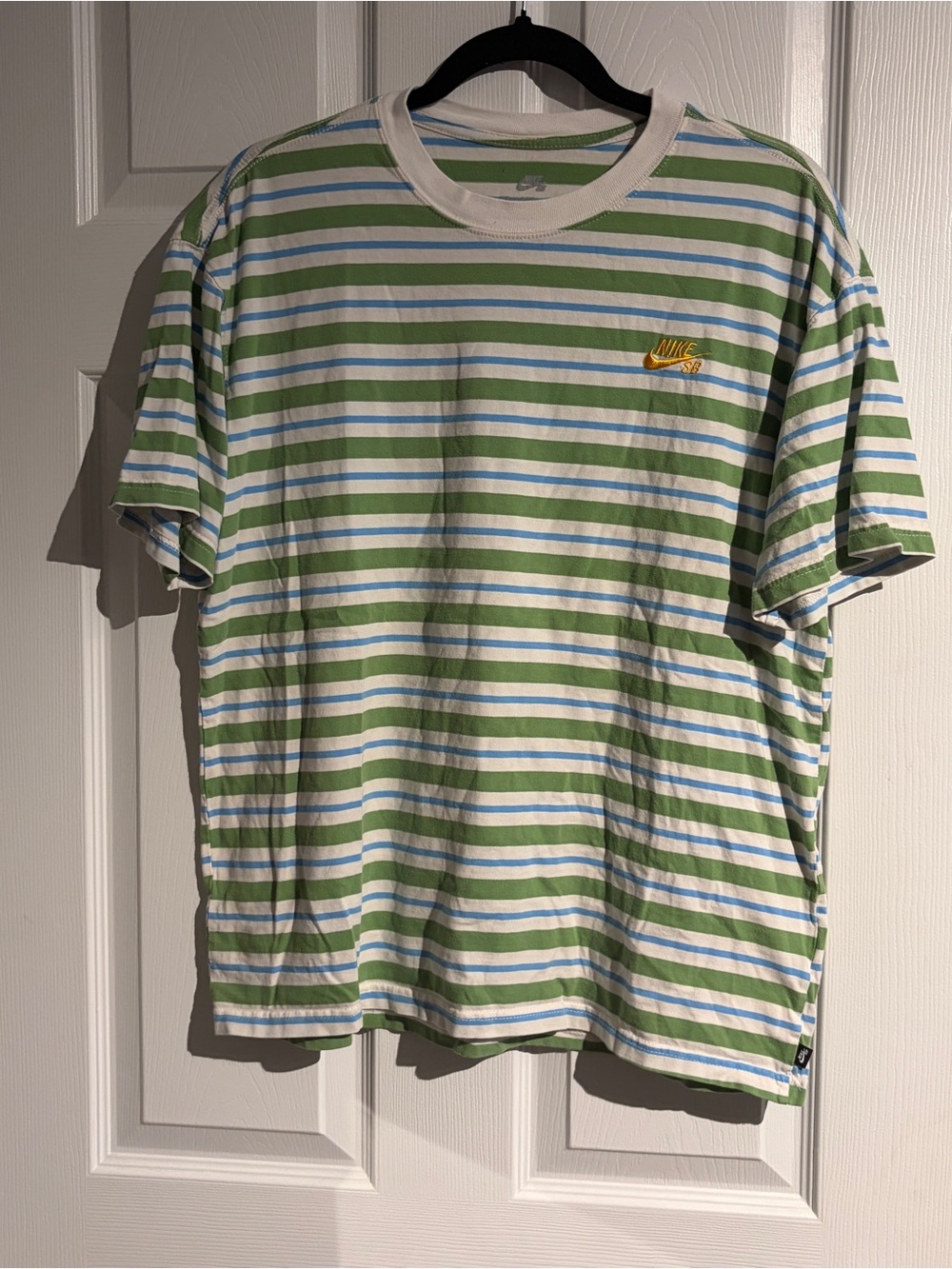 Nike SB The Nike Tee Loose Fit Men’s Size Medium green, white and blue striped